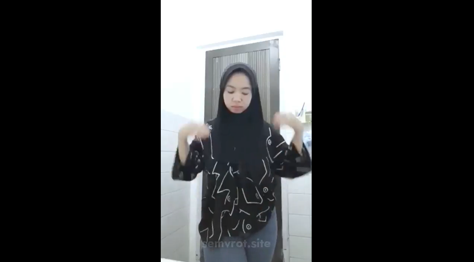 Wanita Berjilbab Hitam Live Buka Semua Sampe Yang Nonton Pada Crooot